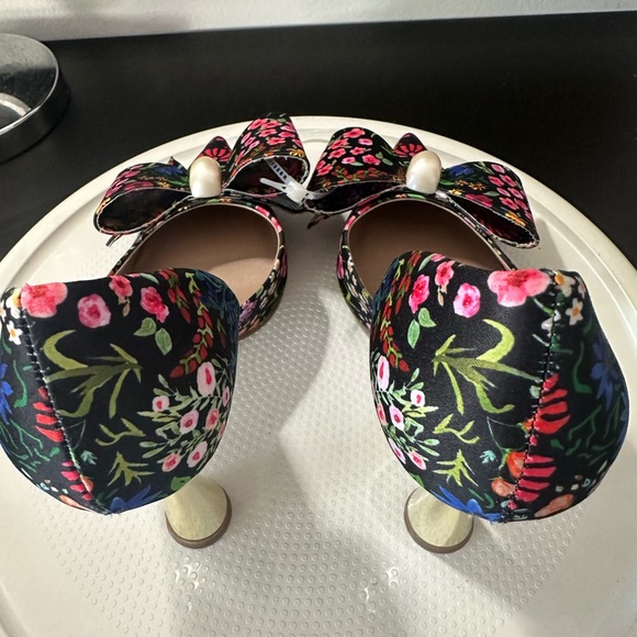 🆕Betsey Johnson KYLIEE Floral Pointed Pumps - Picture 9 of 13
